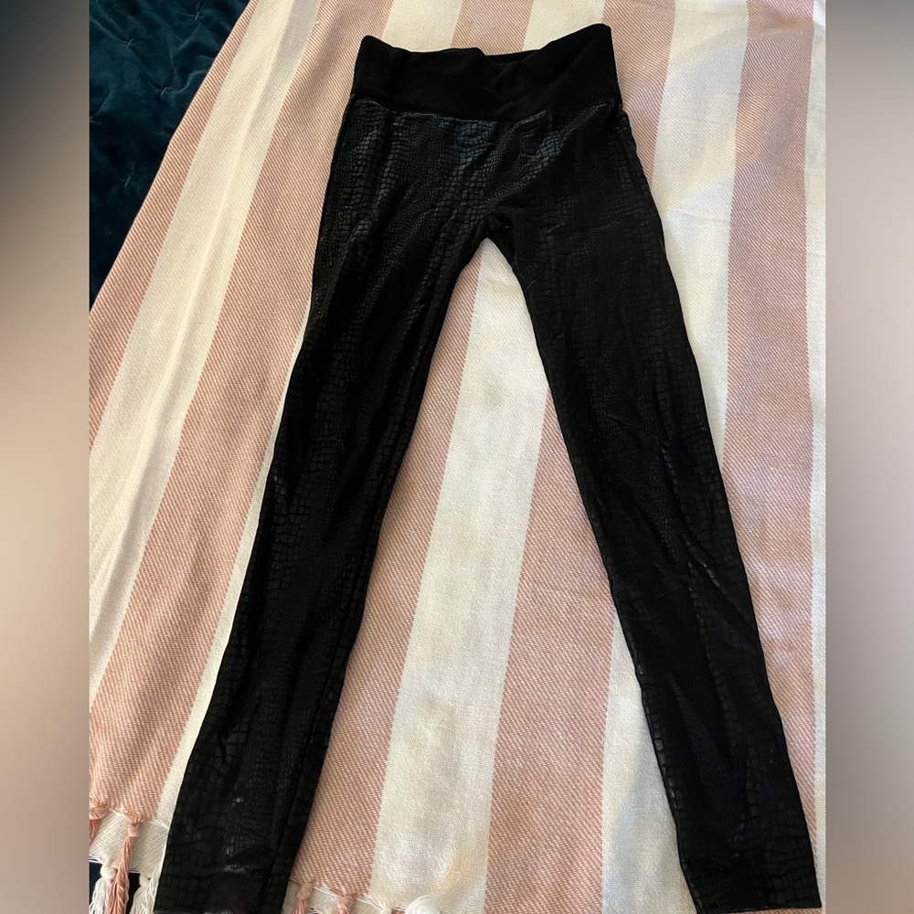 Tahari Fleece lined print leggings